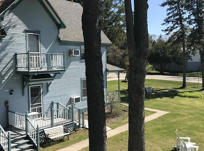 Harbor Light Inn